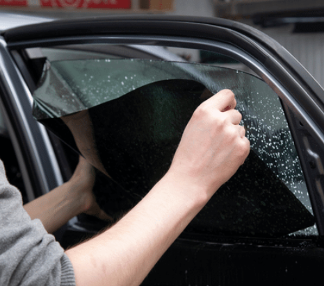 Aplicación de polarizado a una ventana de auto